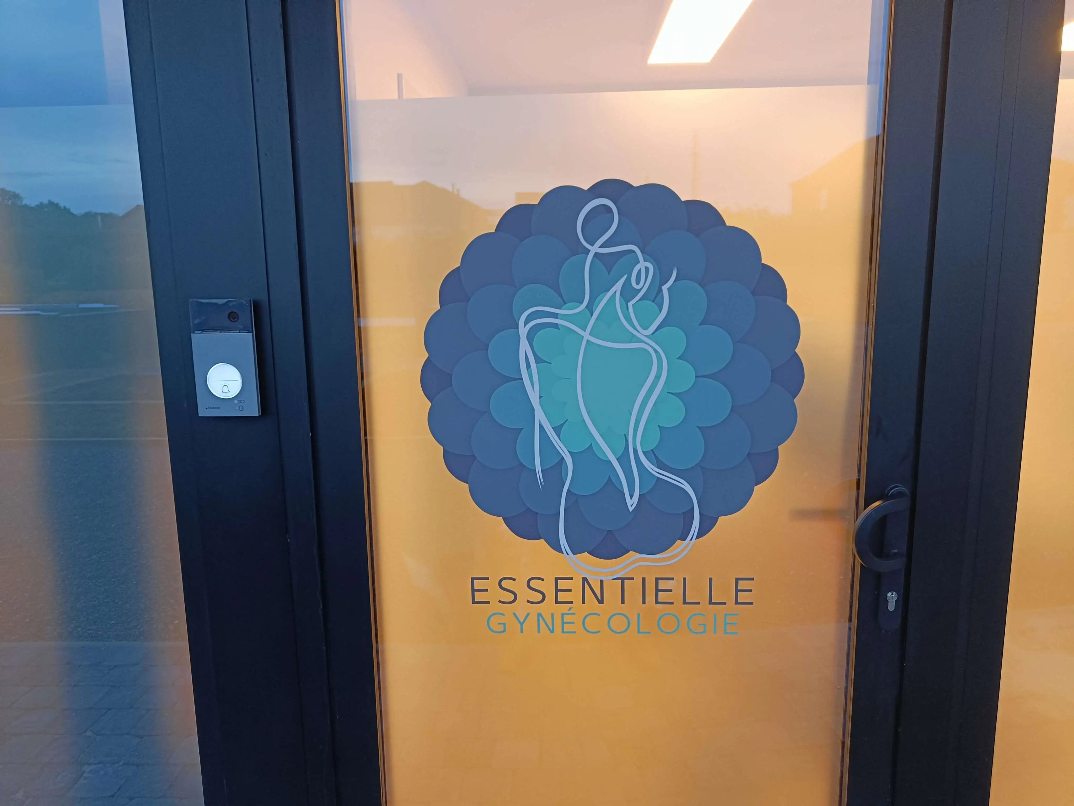 Logo facade